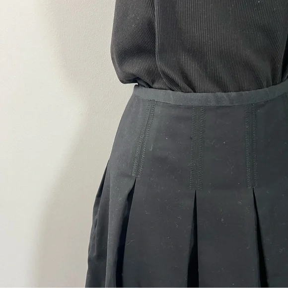 Gap Black Cotton Pleated Zipper Back Skirt Size: 2 - Picture 4 of 6